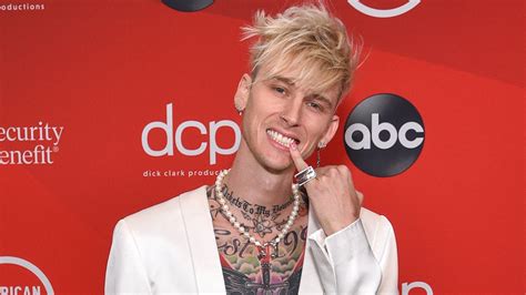 Machine Gun Kelly Shares Naked Behind